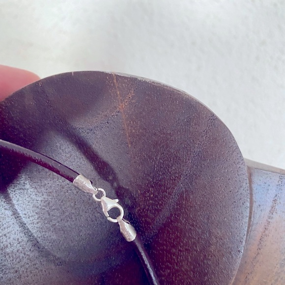 Sterling silver leather cord with mother of pearl MOP Sterling pendant boho - Picture 4 of 5